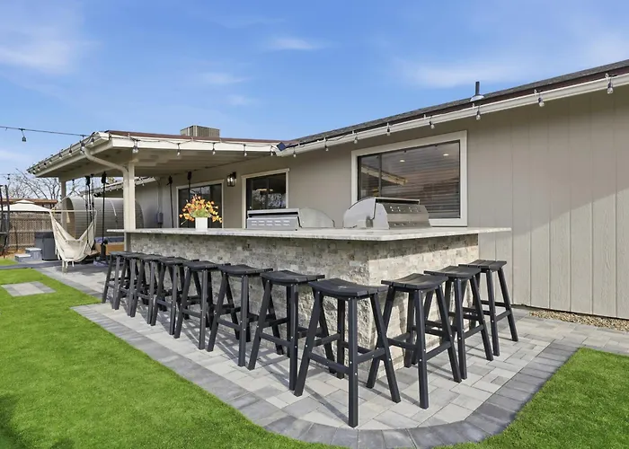 Holiday home Private Estate: Hot Tub Sauna Cold Plunge Game 3br Sleeps 8